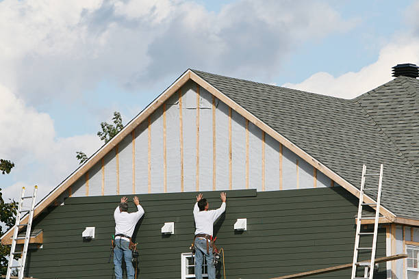 Professional Siding Installation technician working in Bellwood, IL